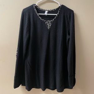 Sz Md Black Ribbed Long Sleeve Shirt w/ Gray Leopard Print Collar/ Elbow Patches